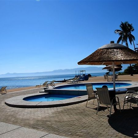 Skinny Hippos Lodge Mangochi Exteriör bild