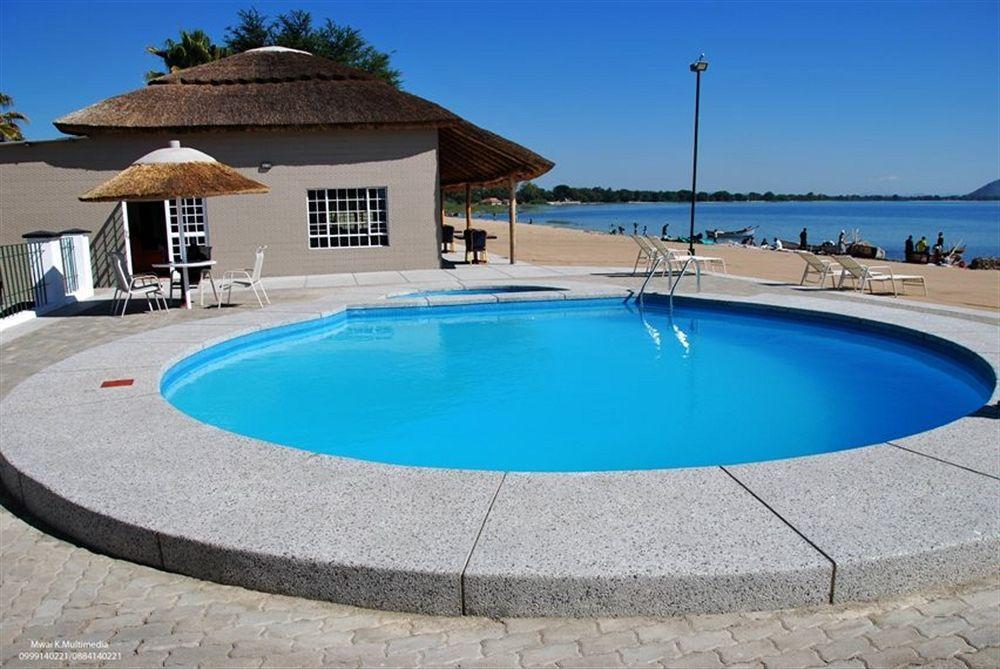 Skinny Hippos Lodge Mangochi Exteriör bild