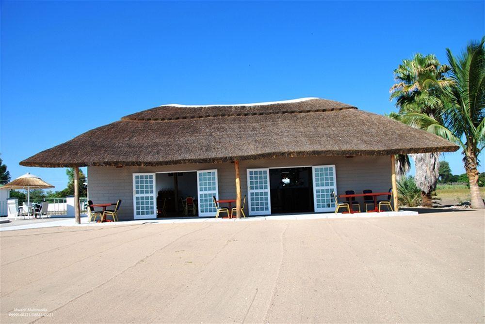 Skinny Hippos Lodge Mangochi Exteriör bild