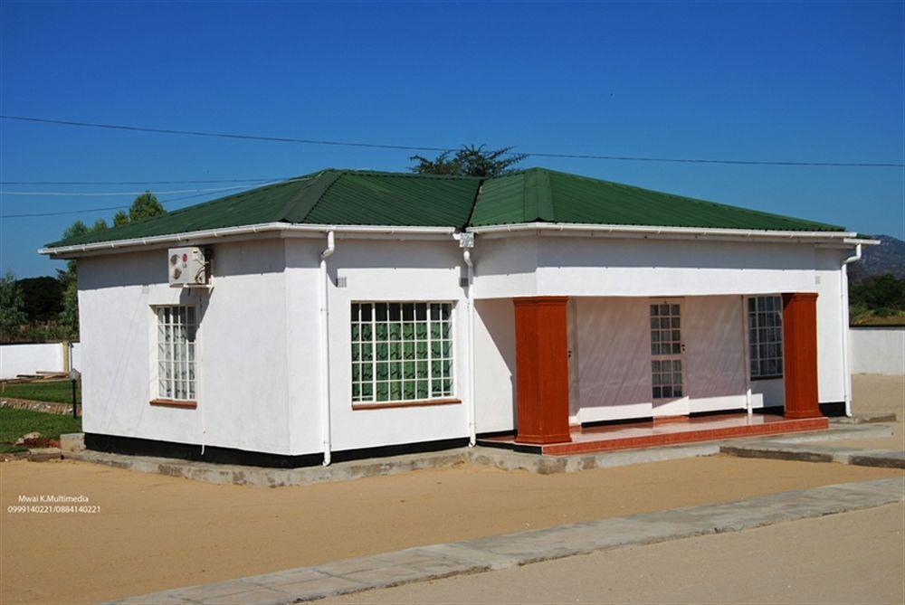 Skinny Hippos Lodge Mangochi Exteriör bild
