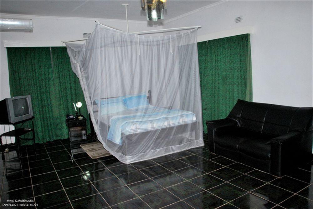 Skinny Hippos Lodge Mangochi Exteriör bild