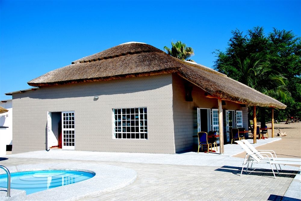 Skinny Hippos Lodge Mangochi Exteriör bild